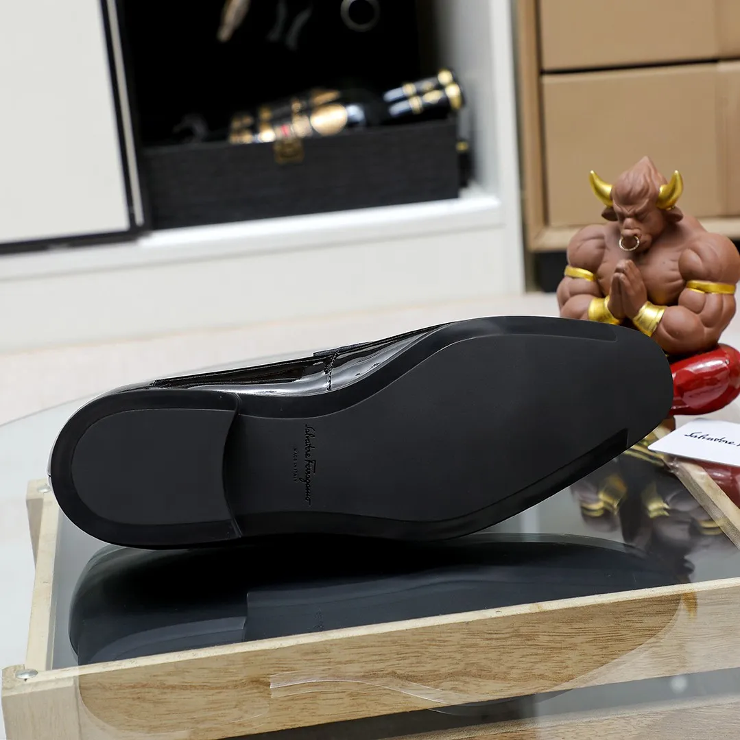 Men's shoes 💰460 🔥Ferragamo's new men's casual slip-on shoes🇨🇳Official website original 1:1 mold, original quality💯Fine workmanship, high-end luxury☘The upper is made of imported Italian first-layer cowhide🌴Luxurious water dyeing🐂Leather lining🍓Rubber wear-resistant and non-slip outsole, breathable and comfortable to wear🍍The first choice for high-grade men, 5 colors available! Code number 38-44 (45.46. Customized)